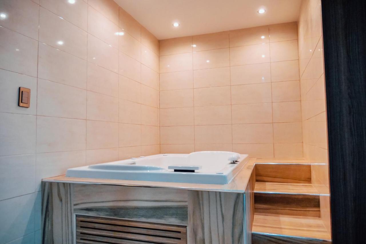 Kavia Meoqui Hotel & Suites Bagian luar foto