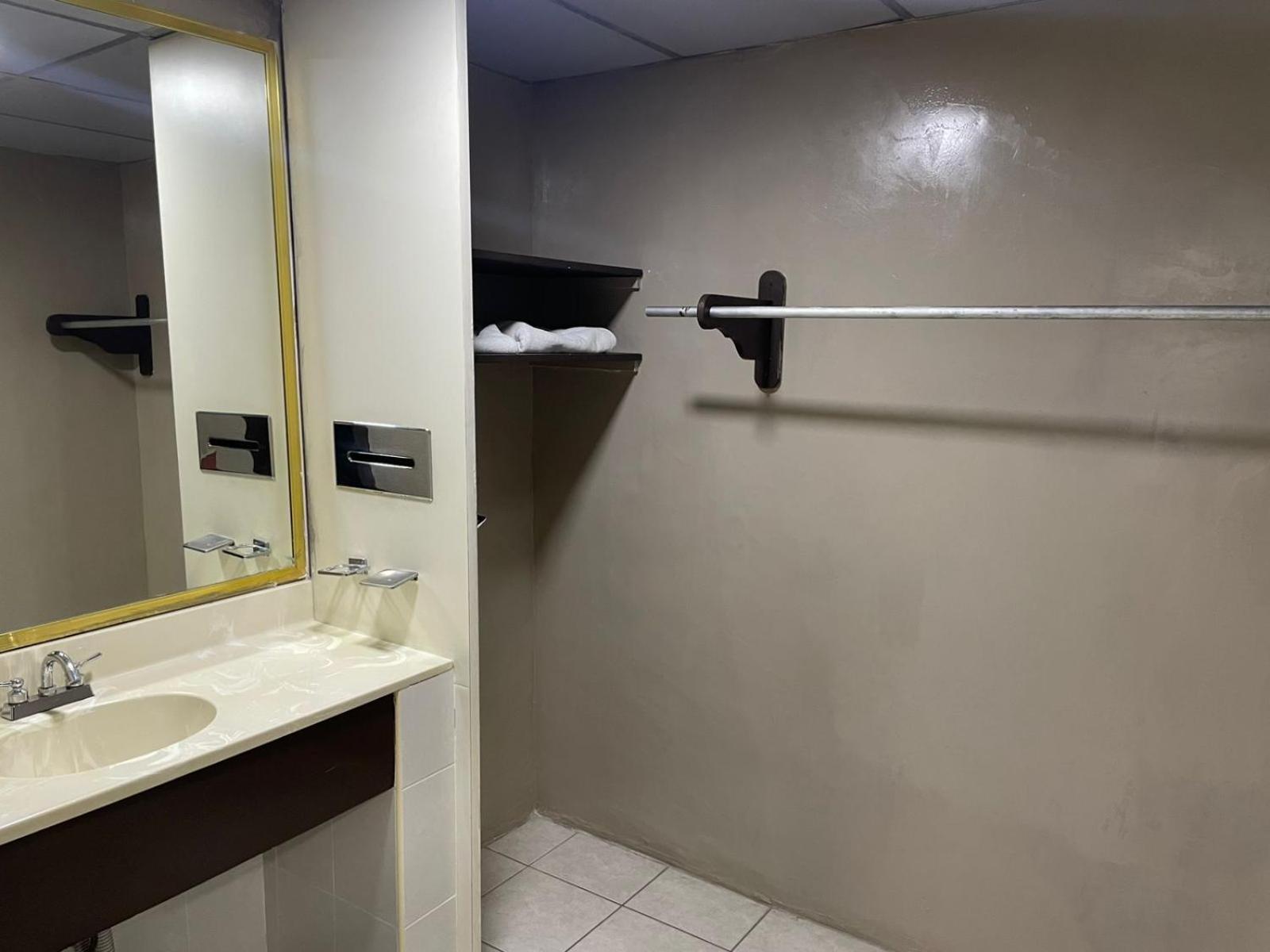Kavia Meoqui Hotel & Suites Ruang foto